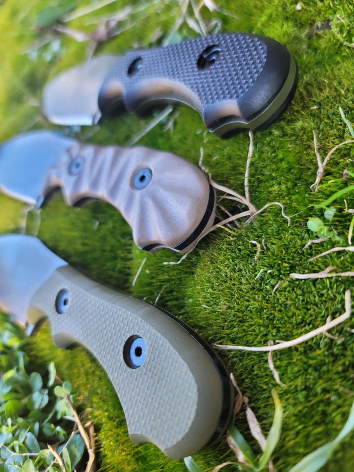 The Nightshade (Armor Black with Scalloped Tan G10)