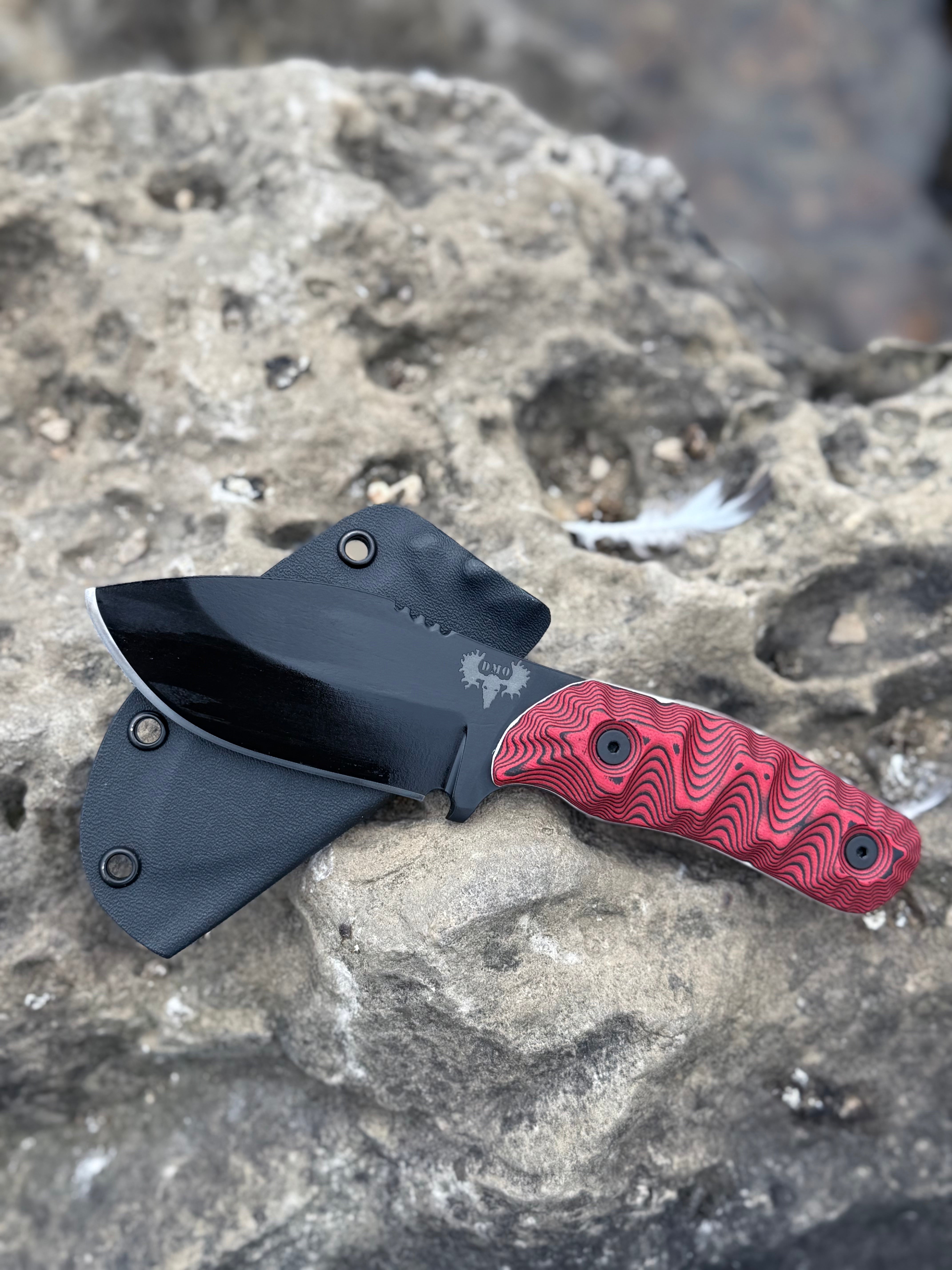 The Scar (Stonewashed - Black & Red G10 w/ white spacer)